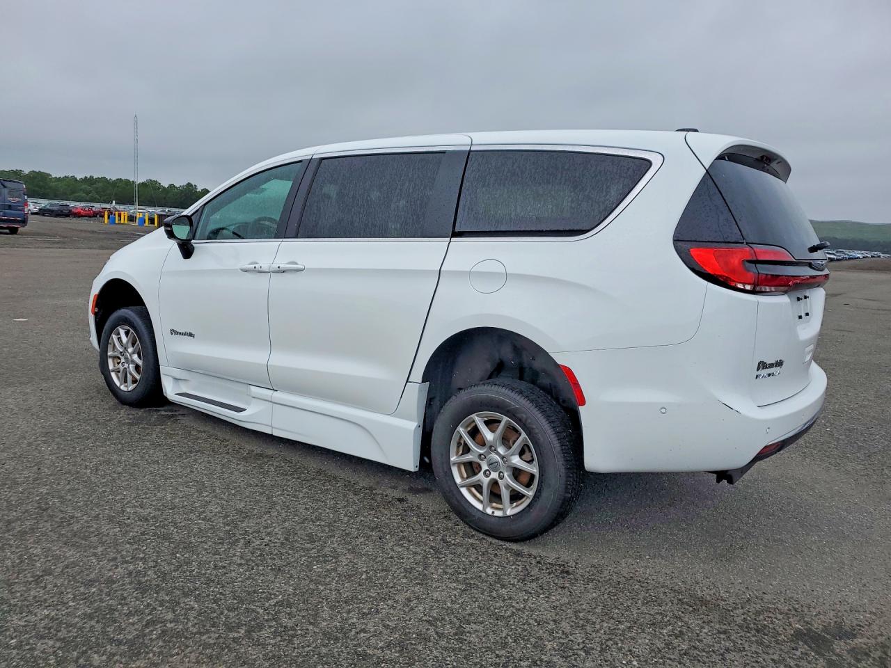 2025 CHRYSLER PACIFICA SELECT — снимка 2