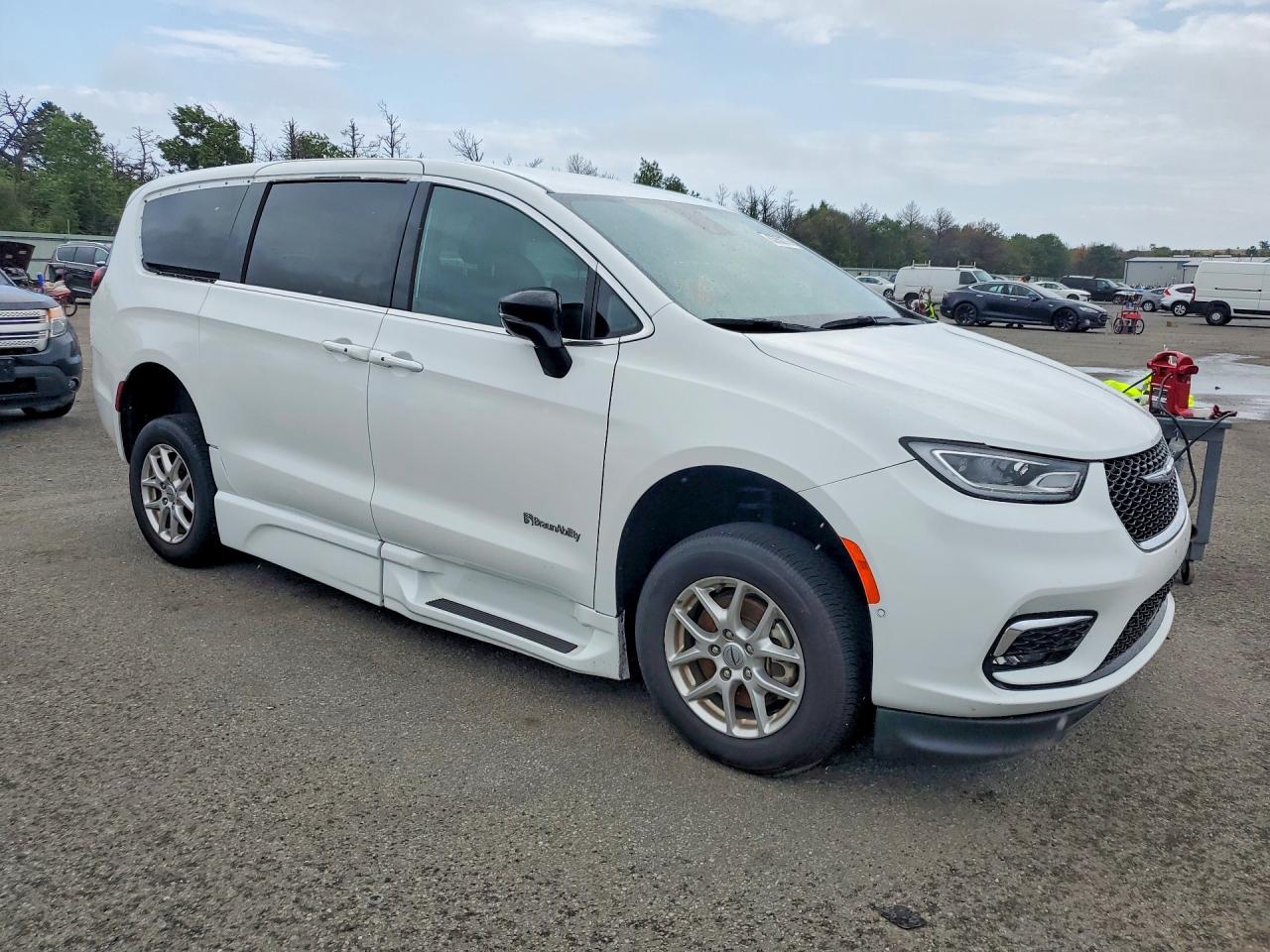 2025 CHRYSLER PACIFICA SELECT — снимка 4