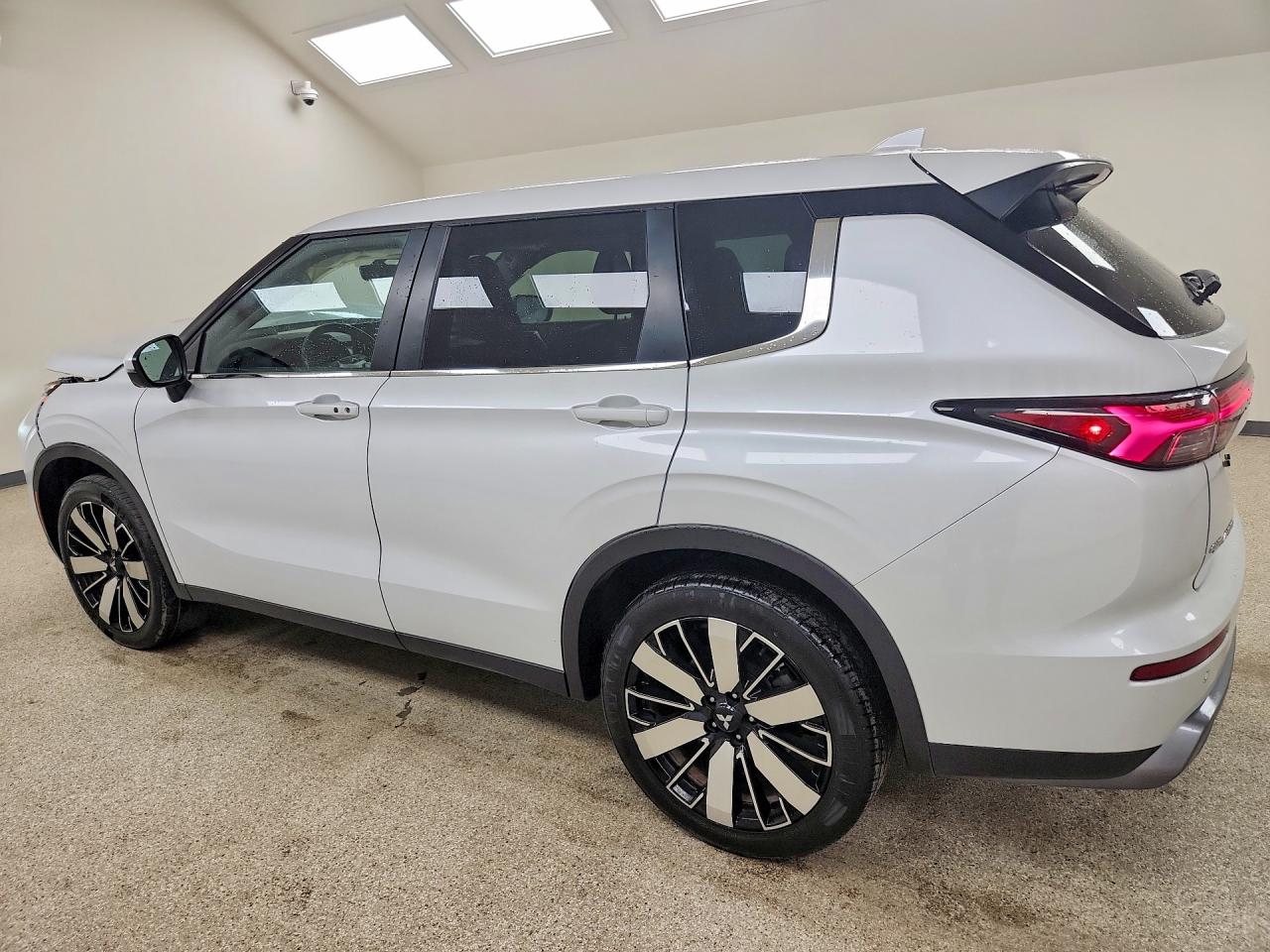 2025 MITSUBISHI OUTLANDER SE — снимка 2