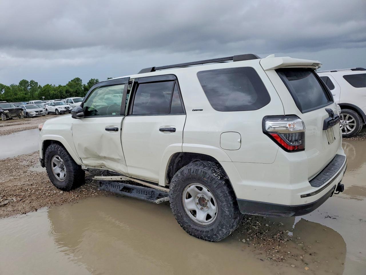 2020 TOYOTA 4RUNNER NIGHTSHADE EDITION — снимка 2