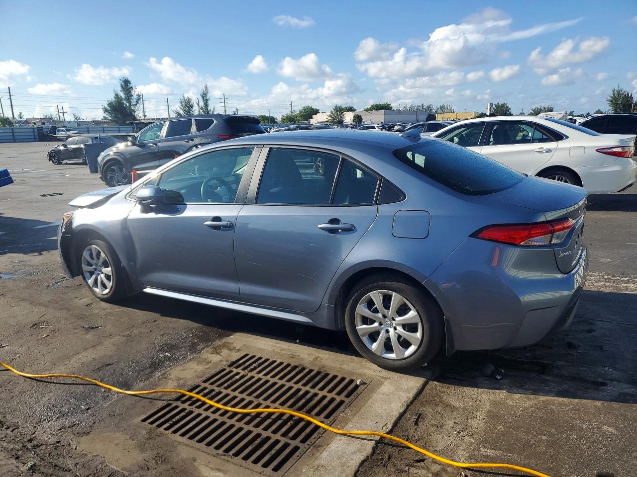 2025 TOYOTA COROLLA LE — снимка 2
