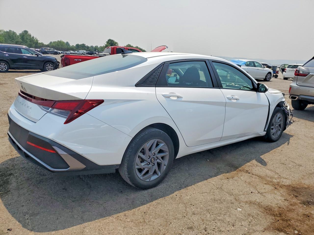 2024 HYUNDAI ELANTRA SEL — снимка 3