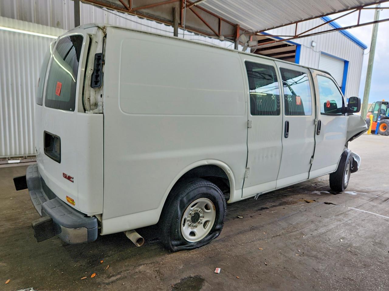 2016 GMC SAVANA G2500 — снимка 3