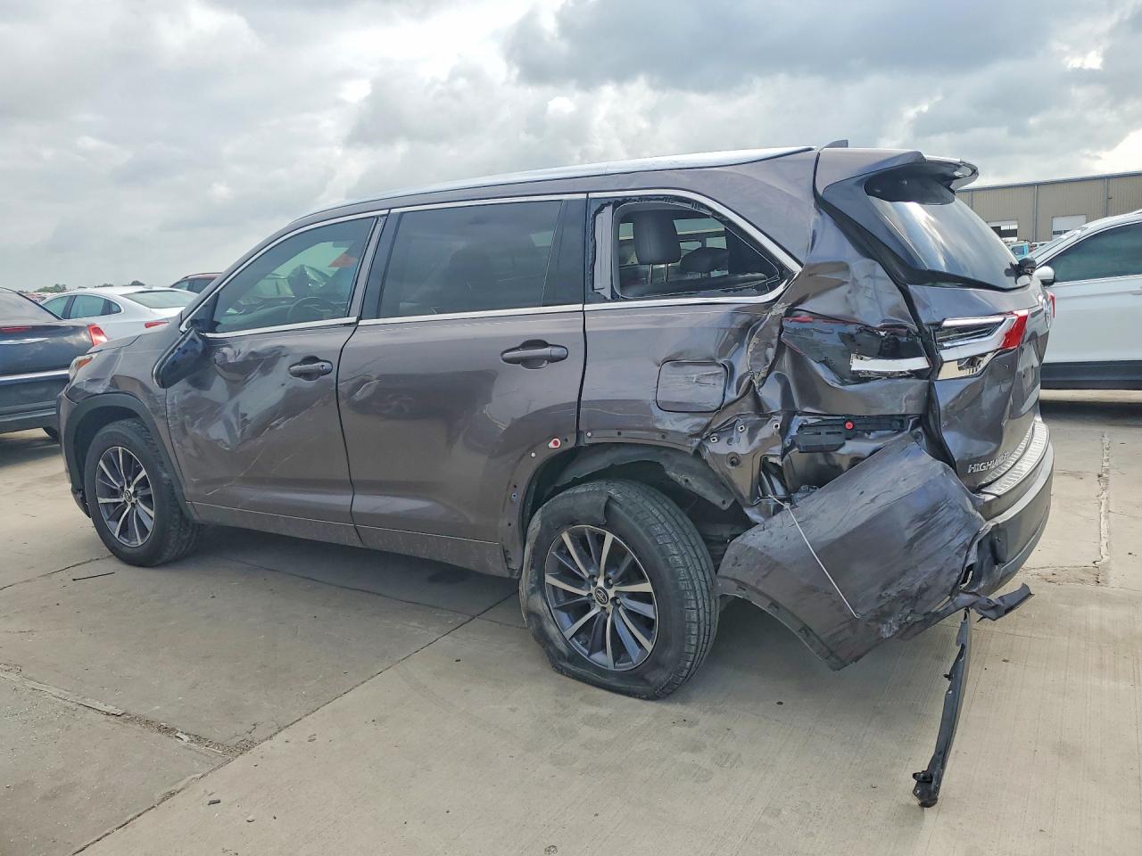2017 TOYOTA HIGHLANDER XLE — снимка 2