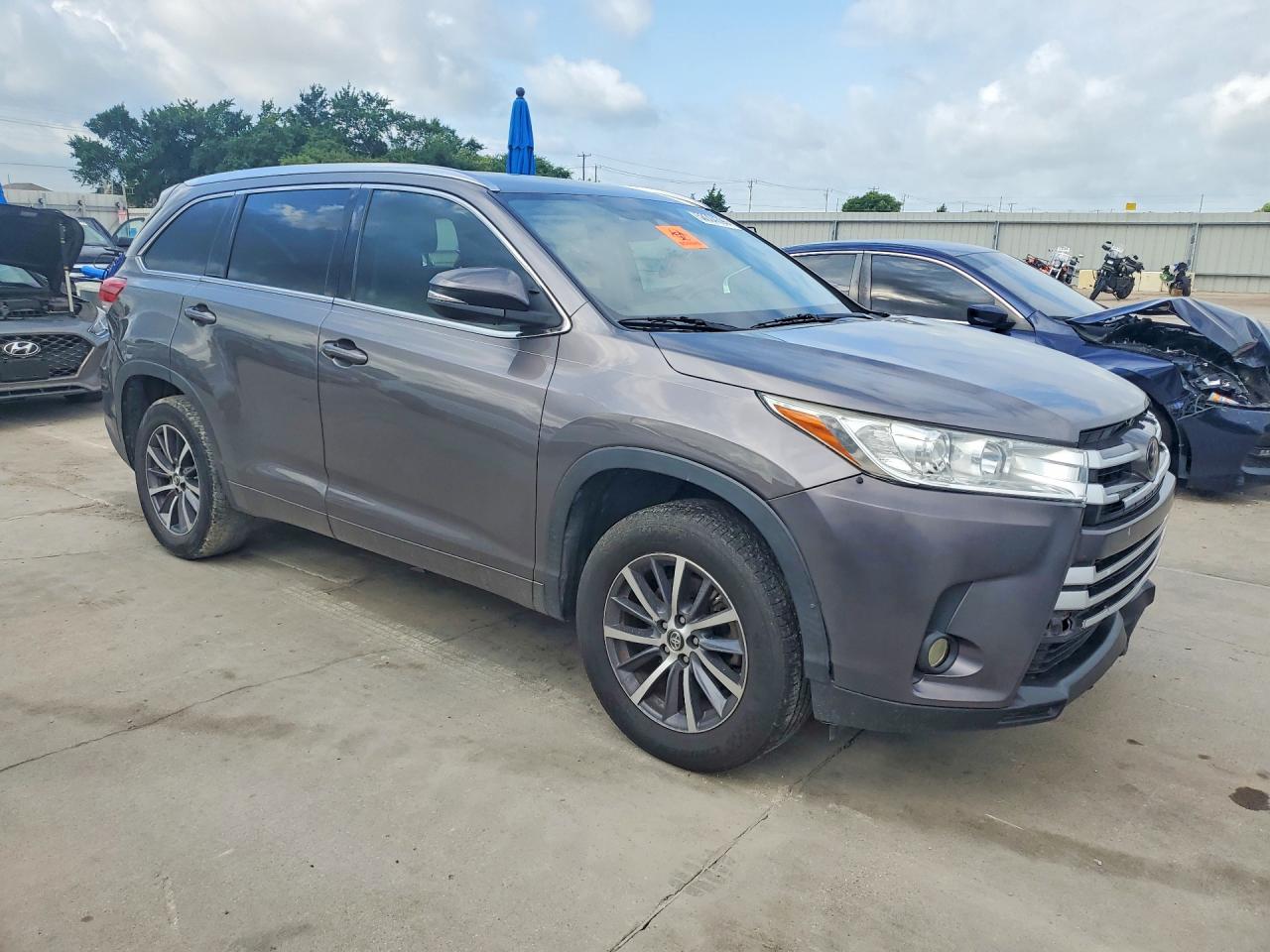 2017 TOYOTA HIGHLANDER XLE — снимка 4