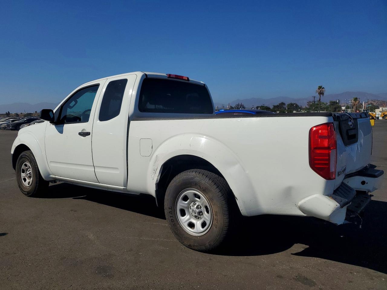 2017 NISSAN FRONTIER S — снимка 2