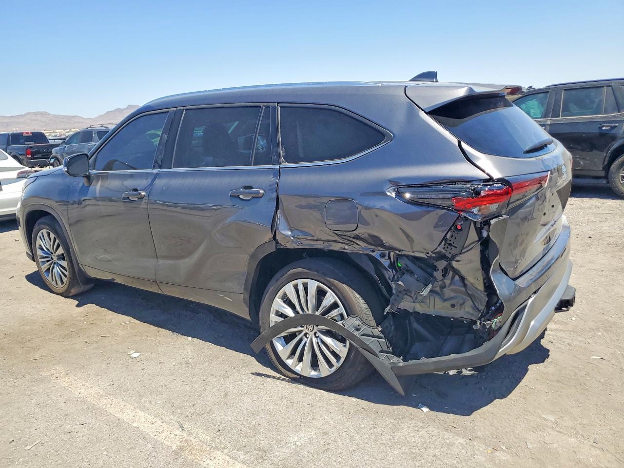 2025 TOYOTA HIGHLANDER HYBRID PLATINUM — снимка 2