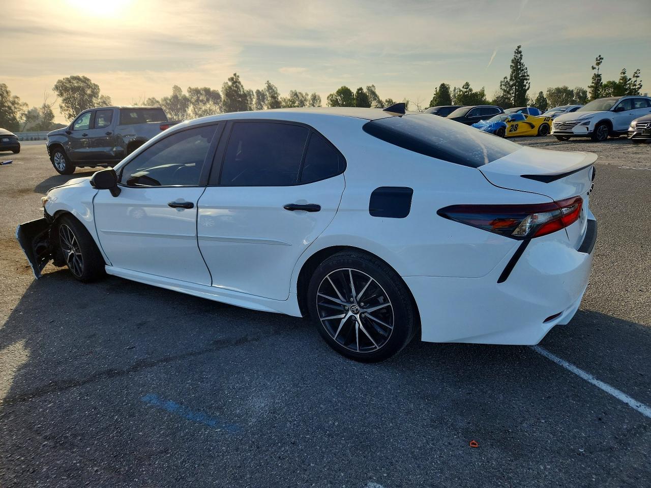 2021 TOYOTA CAMRY SE — снимка 2