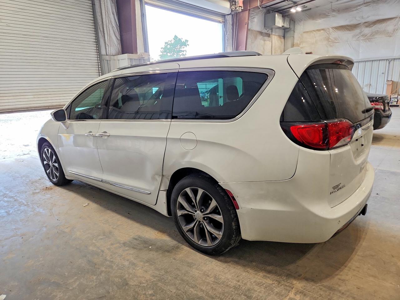 2017 CHRYSLER PACIFICA LIMITED — снимка 2
