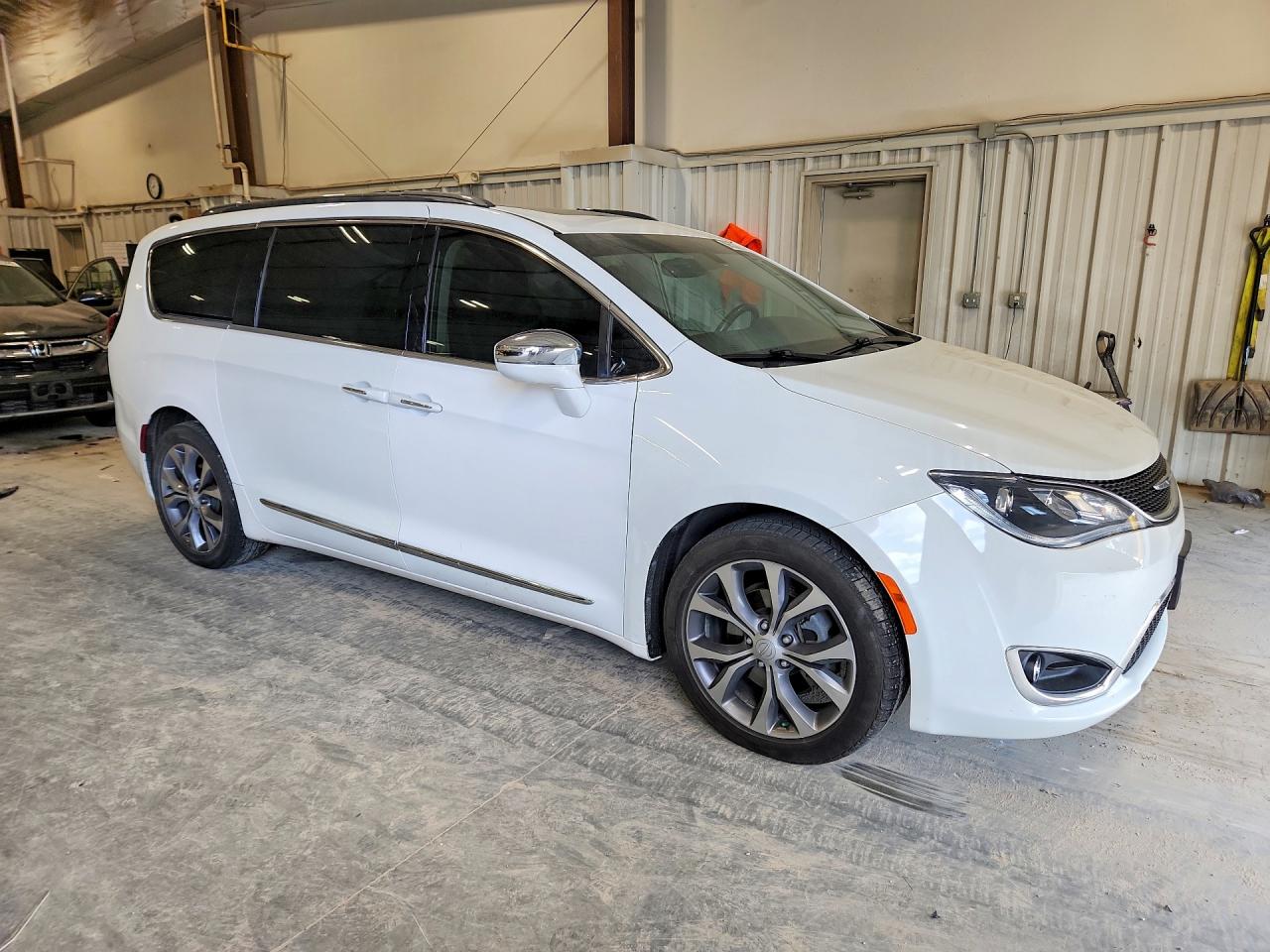 2017 CHRYSLER PACIFICA LIMITED — снимка 4