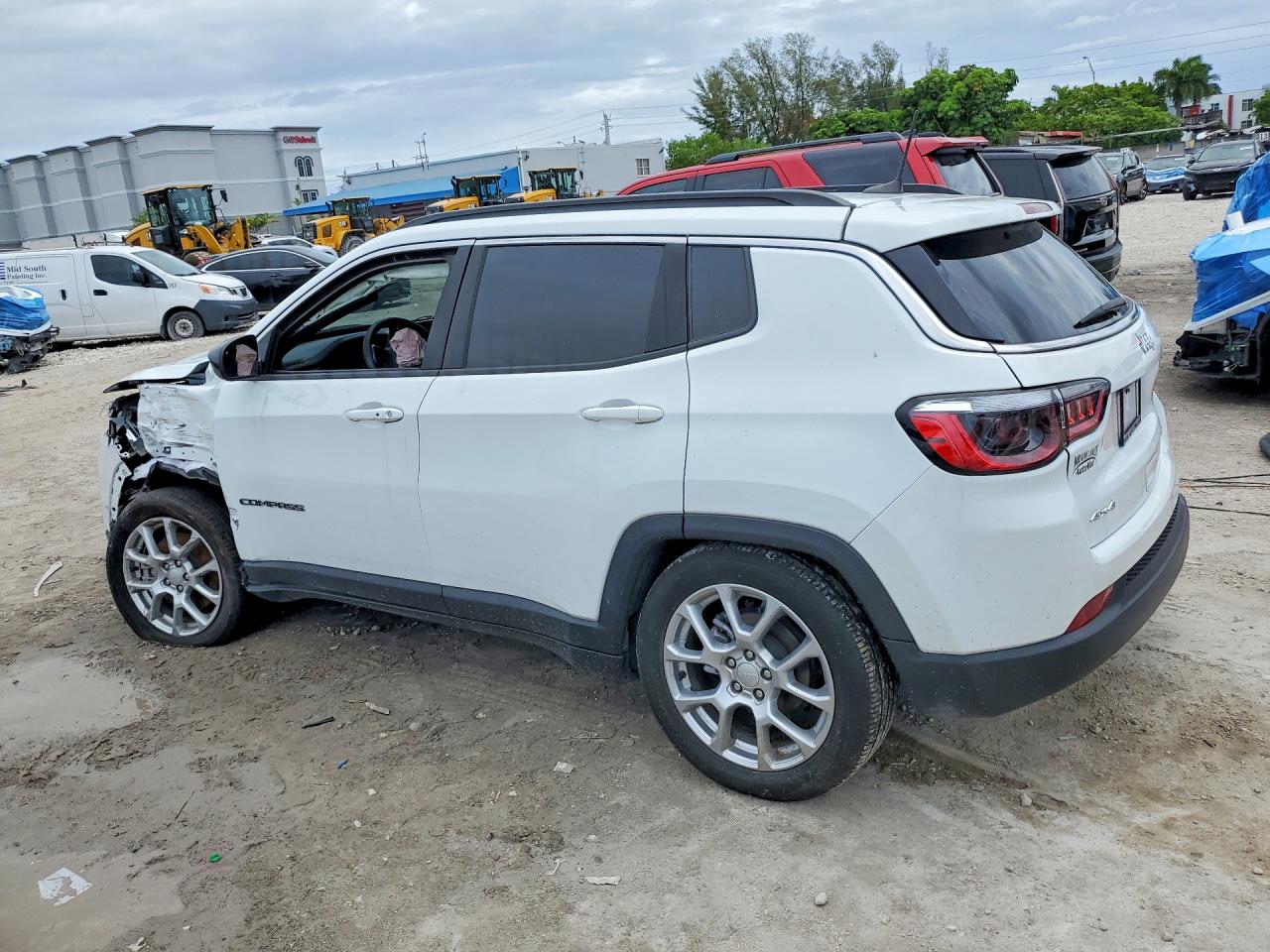 2024 JEEP COMPASS LATITUDE LUX — снимка 2