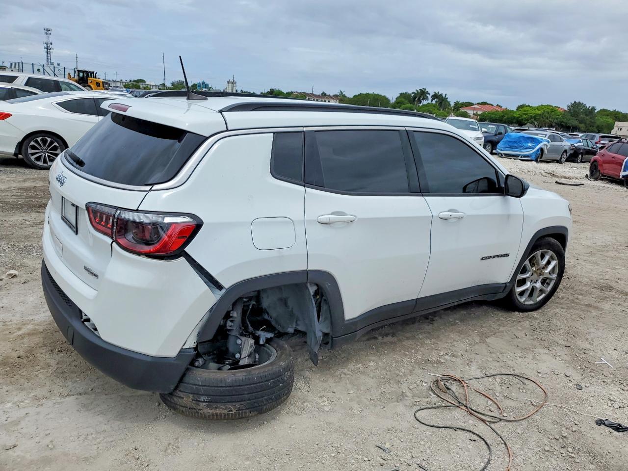 2024 JEEP COMPASS LATITUDE LUX — снимка 3