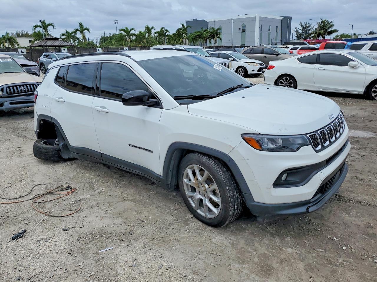 2024 JEEP COMPASS LATITUDE LUX — снимка 4