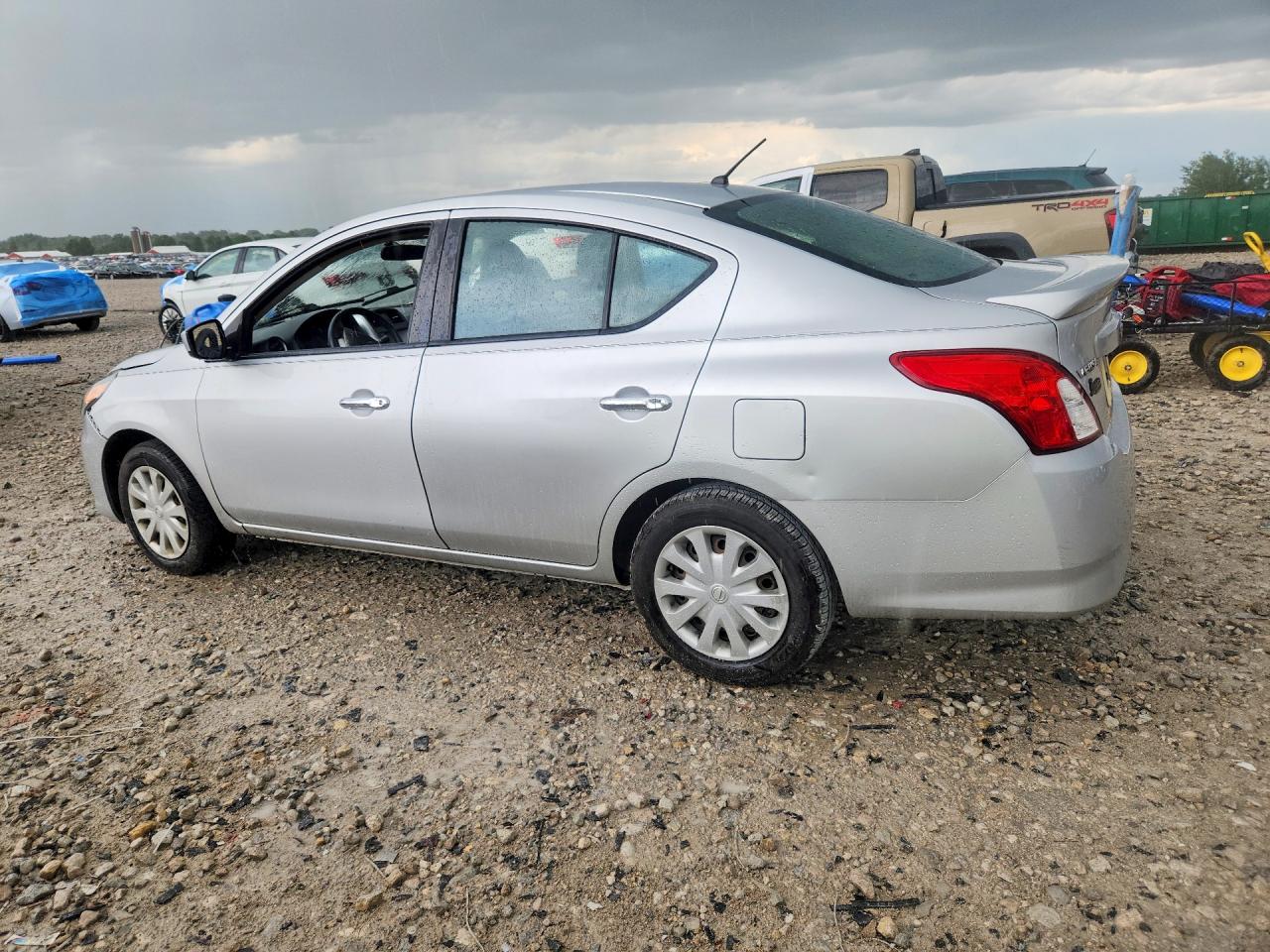 2019 NISSAN VERSA SV — снимка 2
