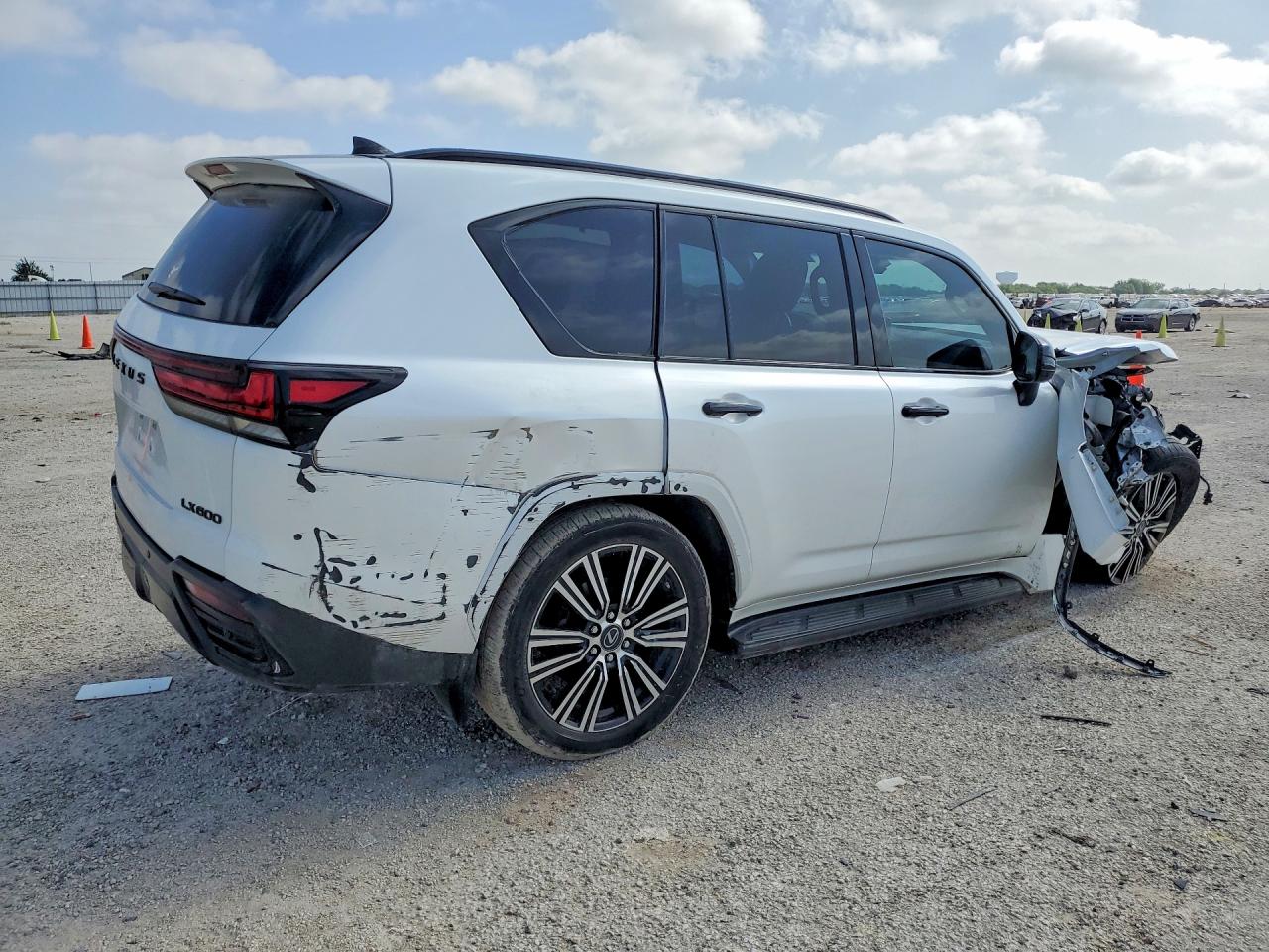 2022 LEXUS LX 600 LUXURY — снимка 3