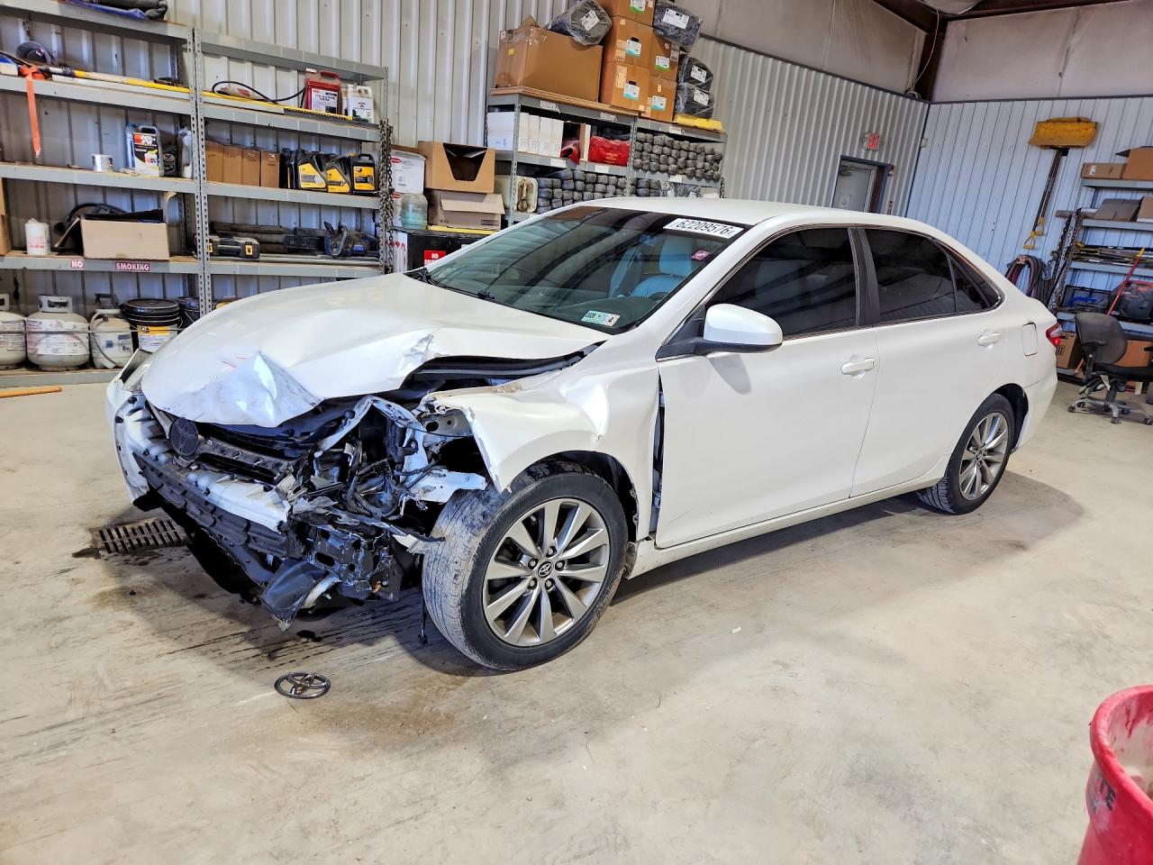 2015 TOYOTA CAMRY XLE