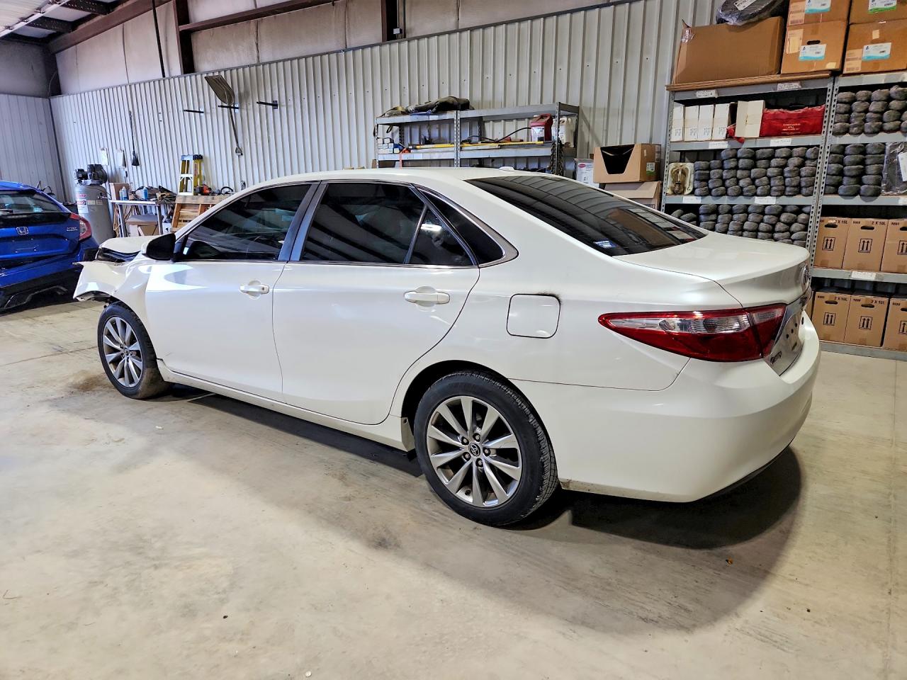 2015 TOYOTA CAMRY XLE — снимка 2