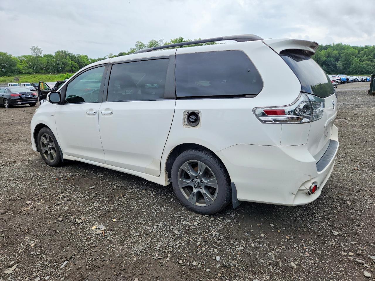 2019 TOYOTA SIENNA SE 7-PASSENGER — снимка 2