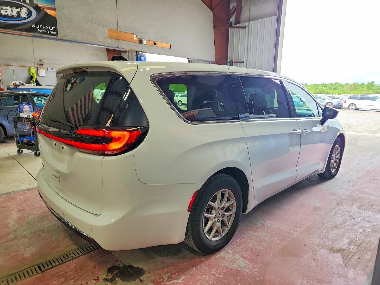 2025 CHRYSLER PACIFICA SELECT — снимка 3