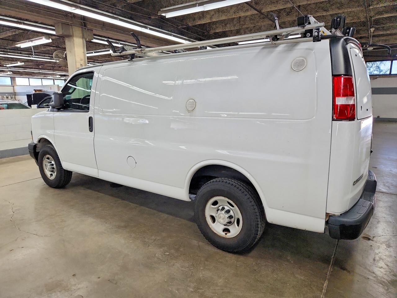 2019 CHEVROLET EXPRESS G2500 — снимка 2
