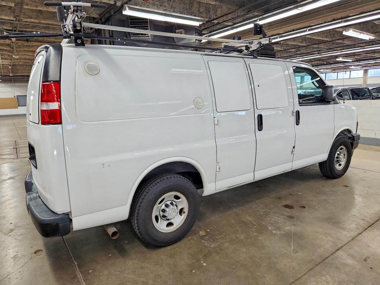 2019 CHEVROLET EXPRESS G2500 — снимка 3