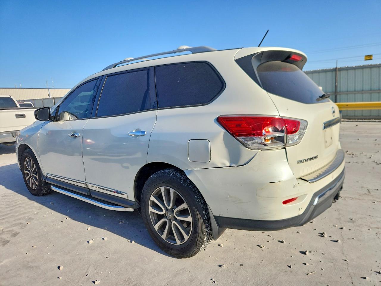 2016 NISSAN PATHFINDER SL — снимка 2
