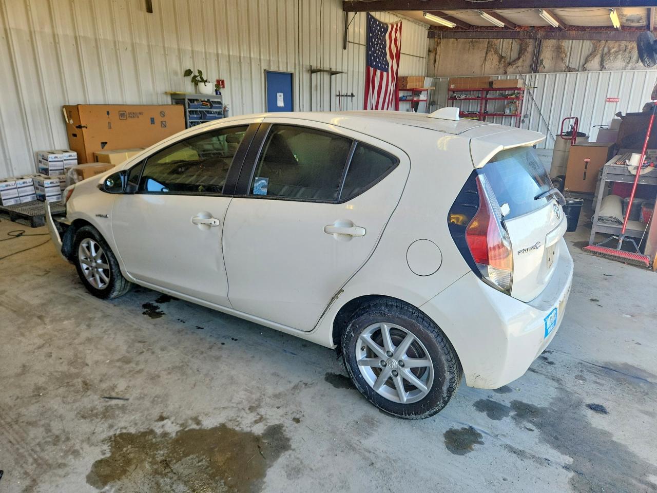 2015 TOYOTA PRIUS C THREE — снимка 2