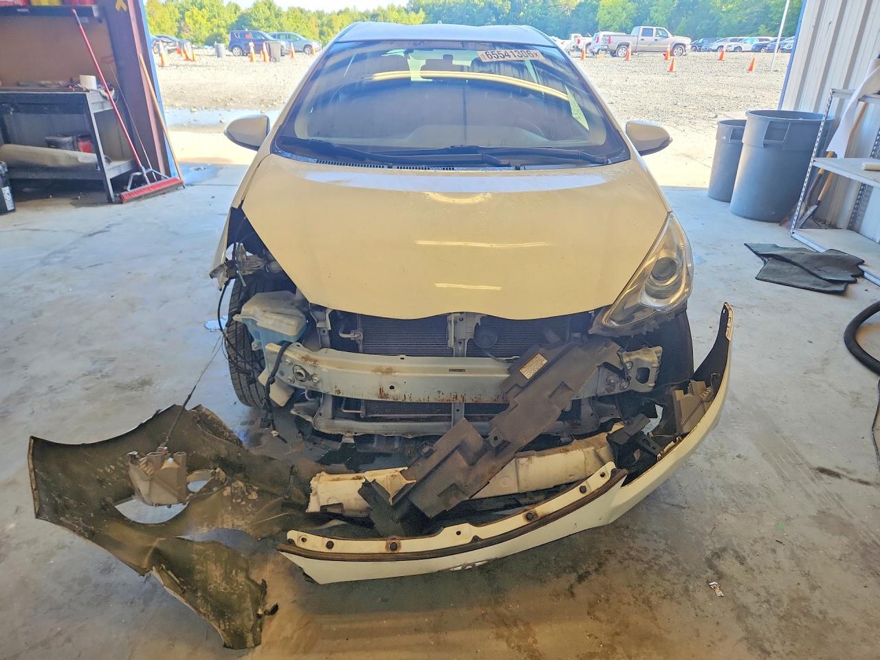 2015 TOYOTA PRIUS C THREE — снимка 5