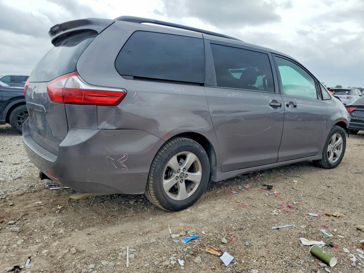 2018 TOYOTA SIENNA LE — снимка 3