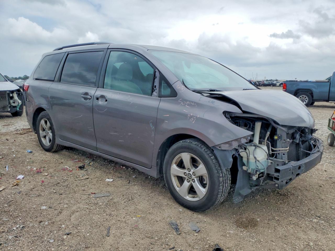2018 TOYOTA SIENNA LE — снимка 4