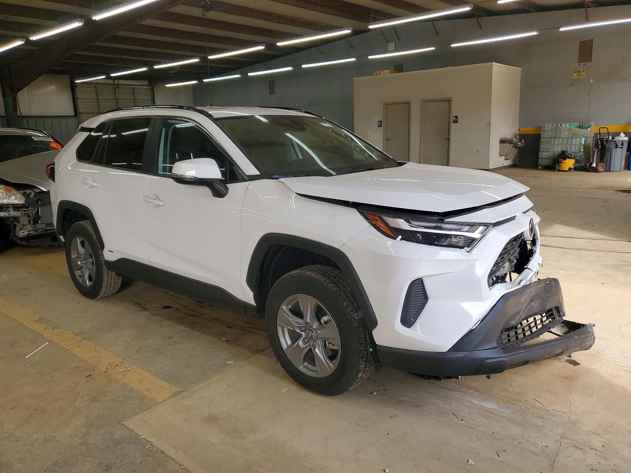 2025 TOYOTA RAV4 HYBRID XLE — снимка 4