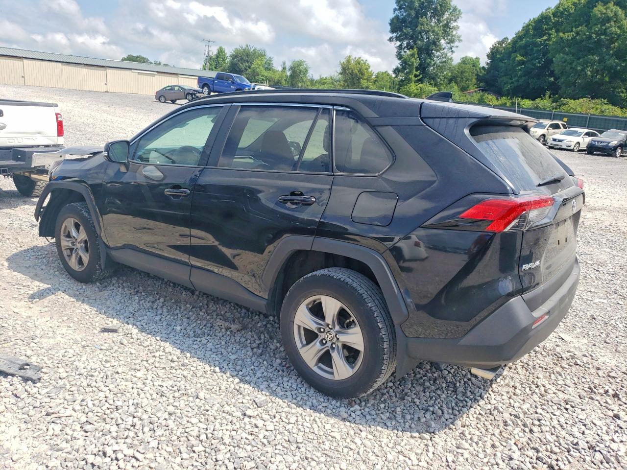 2025 TOYOTA RAV4 XLE — снимка 2