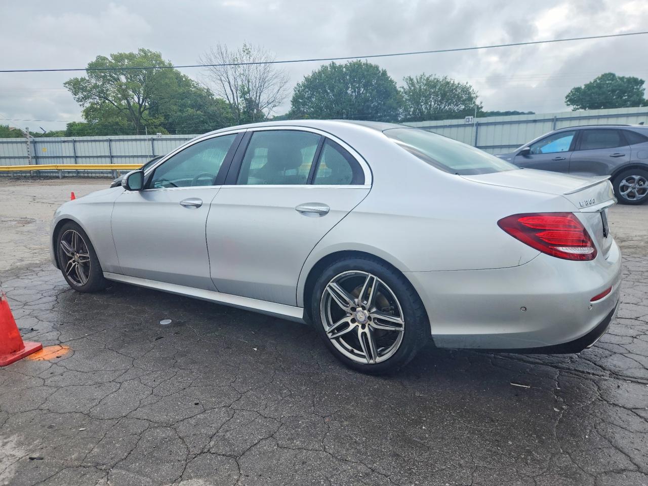 2017 MERCEDES-BENZ E 300 — снимка 2