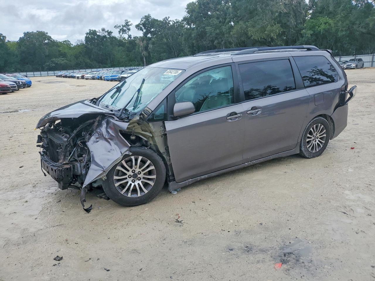 2018 TOYOTA SIENNA XLE 8-PASSENGER