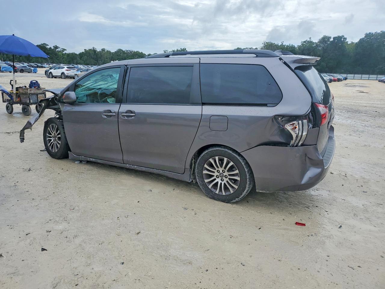 2018 TOYOTA SIENNA XLE 8-PASSENGER — снимка 2