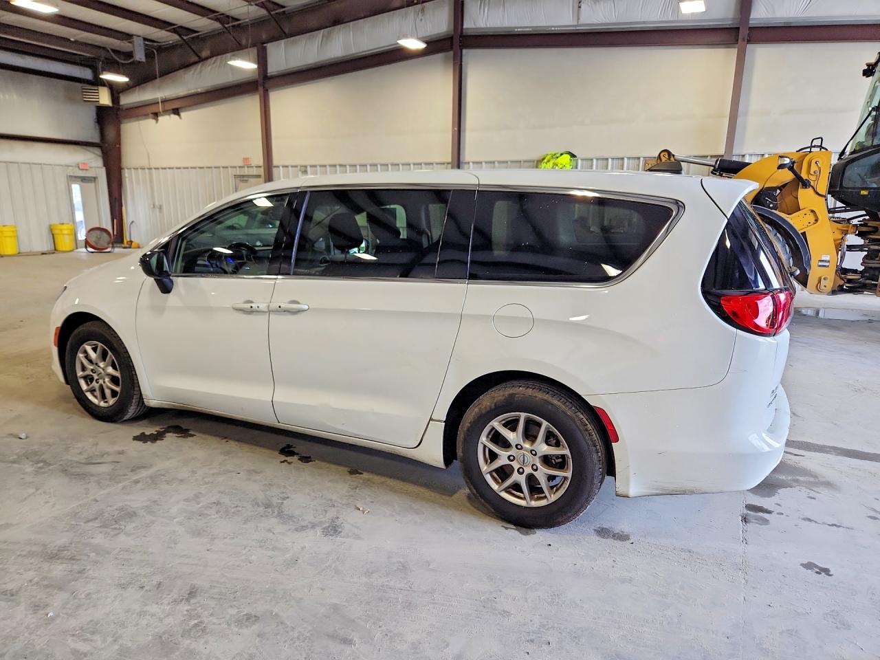 2024 CHRYSLER VOYAGER LX — снимка 2