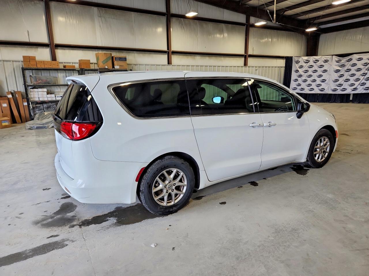 2024 CHRYSLER VOYAGER LX — снимка 3