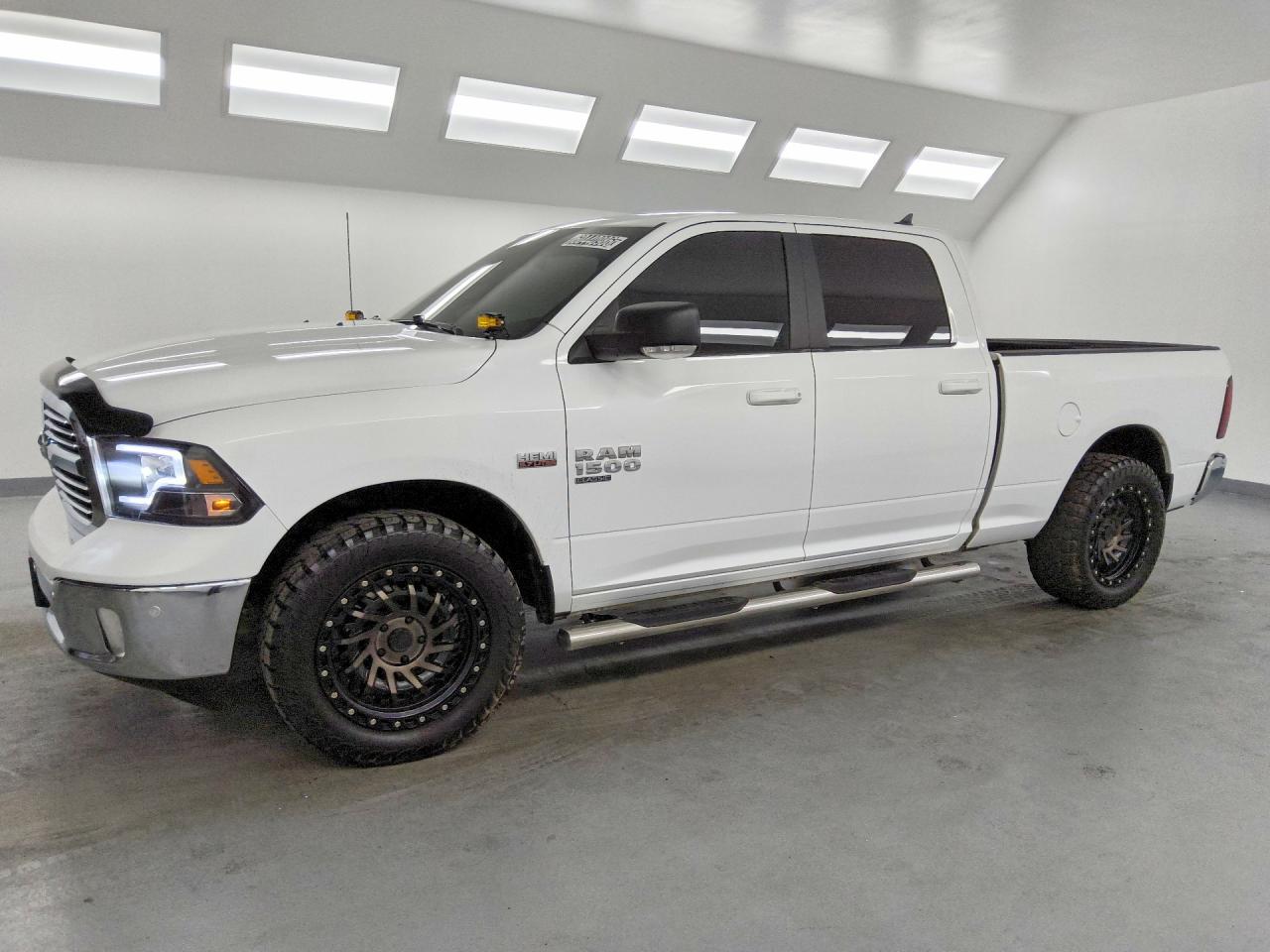 2019 RAM 1500 CLASSIC SLT