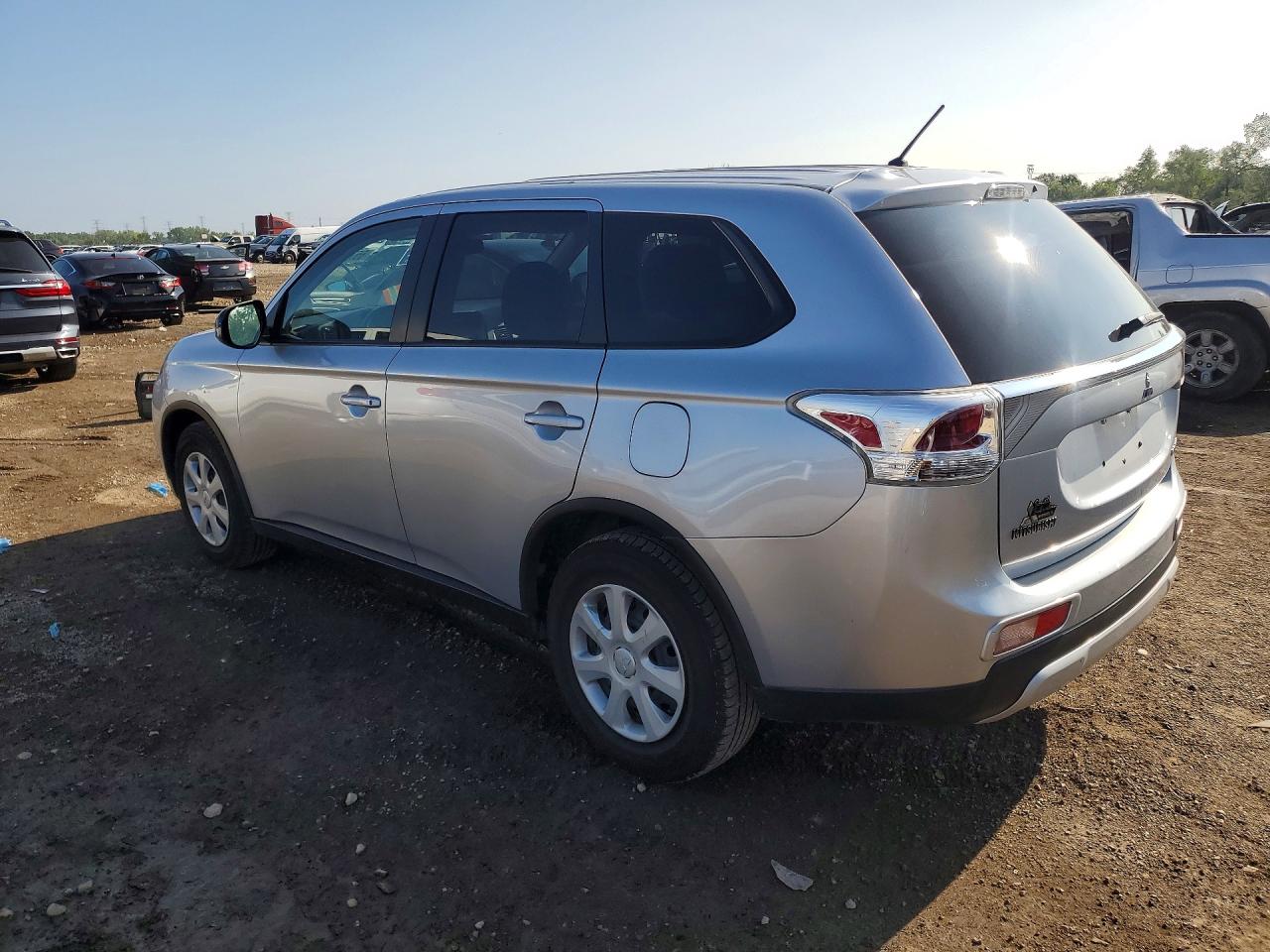 2015 MITSUBISHI OUTLANDER ES — снимка 2