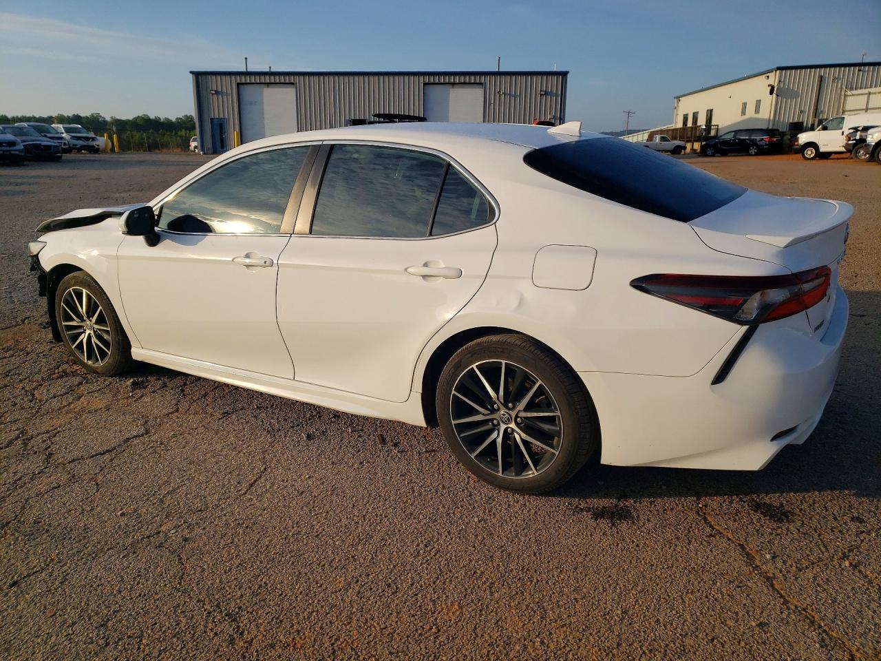 2021 TOYOTA CAMRY SE — снимка 2