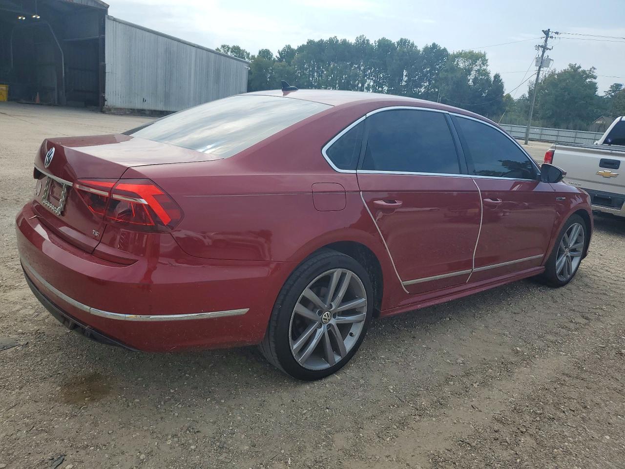 2017 VOLKSWAGEN PASSAT R-LINE — снимка 3