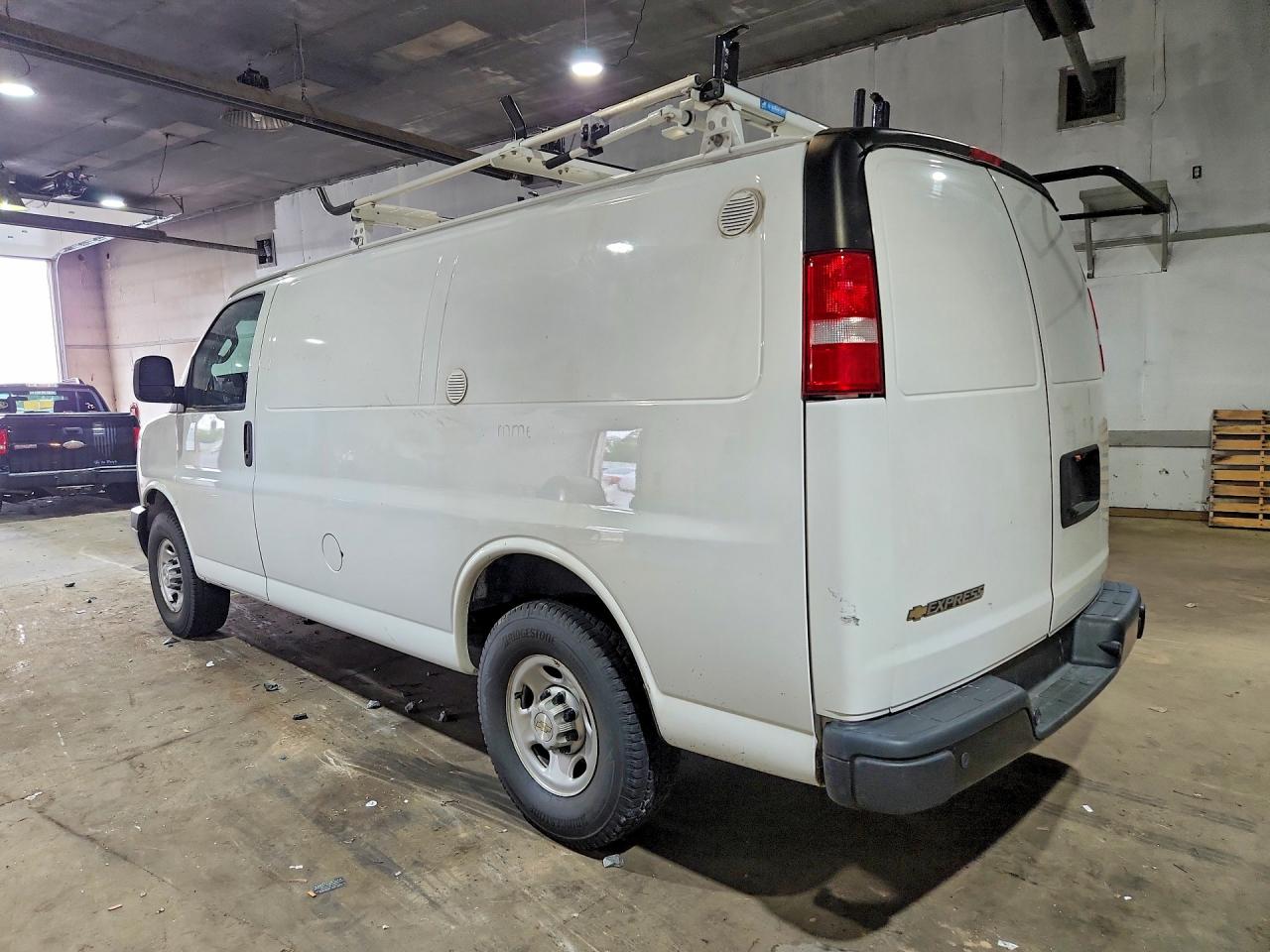 2023 CHEVROLET EXPRESS G2500 — снимка 2