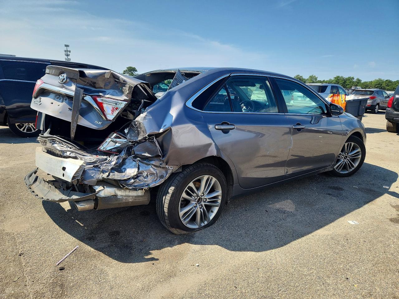 2015 TOYOTA CAMRY SE — снимка 3