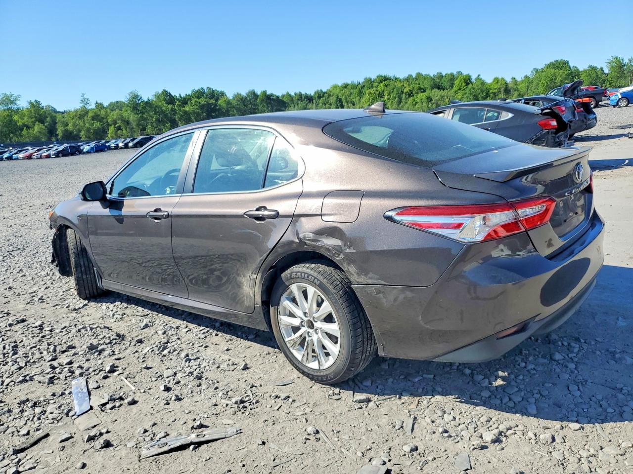 2019 TOYOTA CAMRY LE — снимка 2