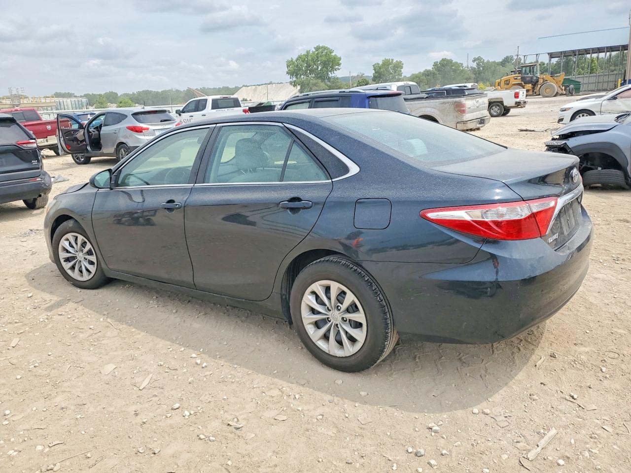 2015 TOYOTA CAMRY LE — снимка 2