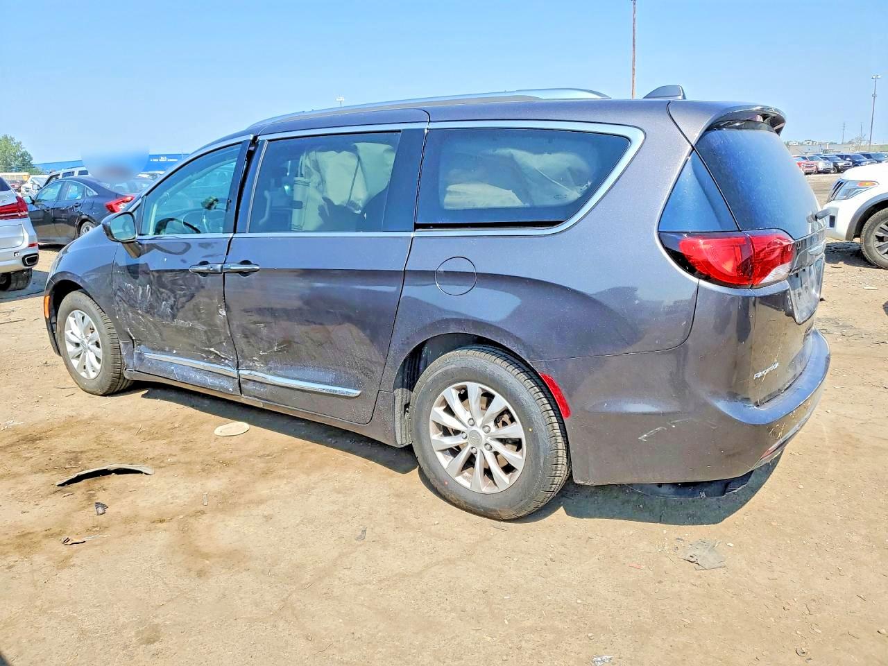 2018 CHRYSLER PACIFICA TOURING L PLUS — снимка 2