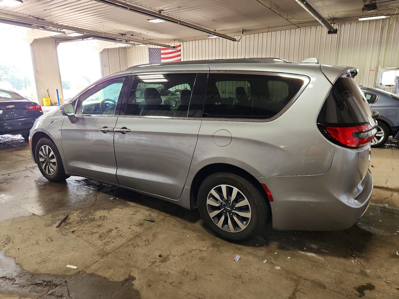 2021 CHRYSLER PACIFICA HYBRID TOURING L — снимка 2