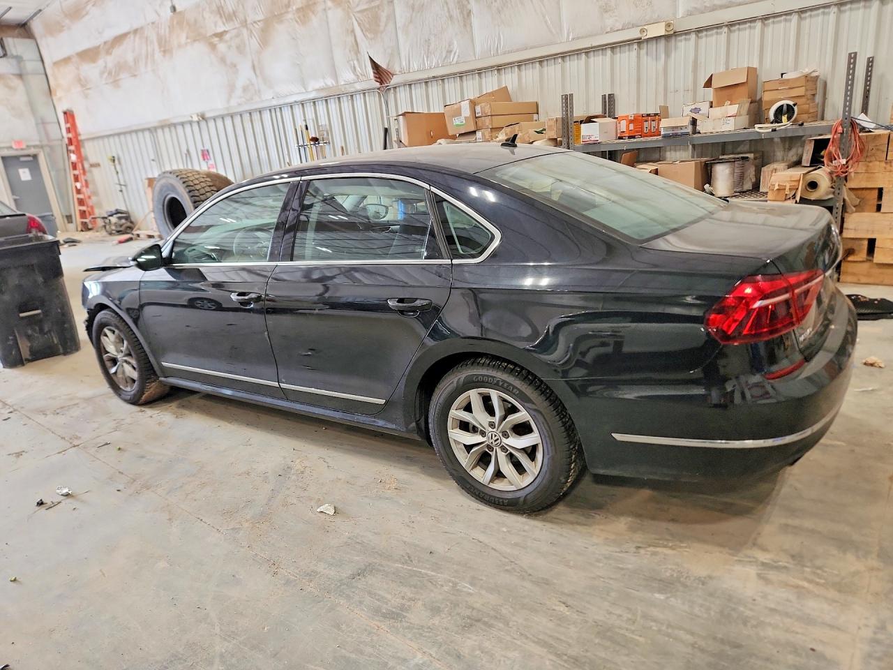2017 VOLKSWAGEN PASSAT S — снимка 2