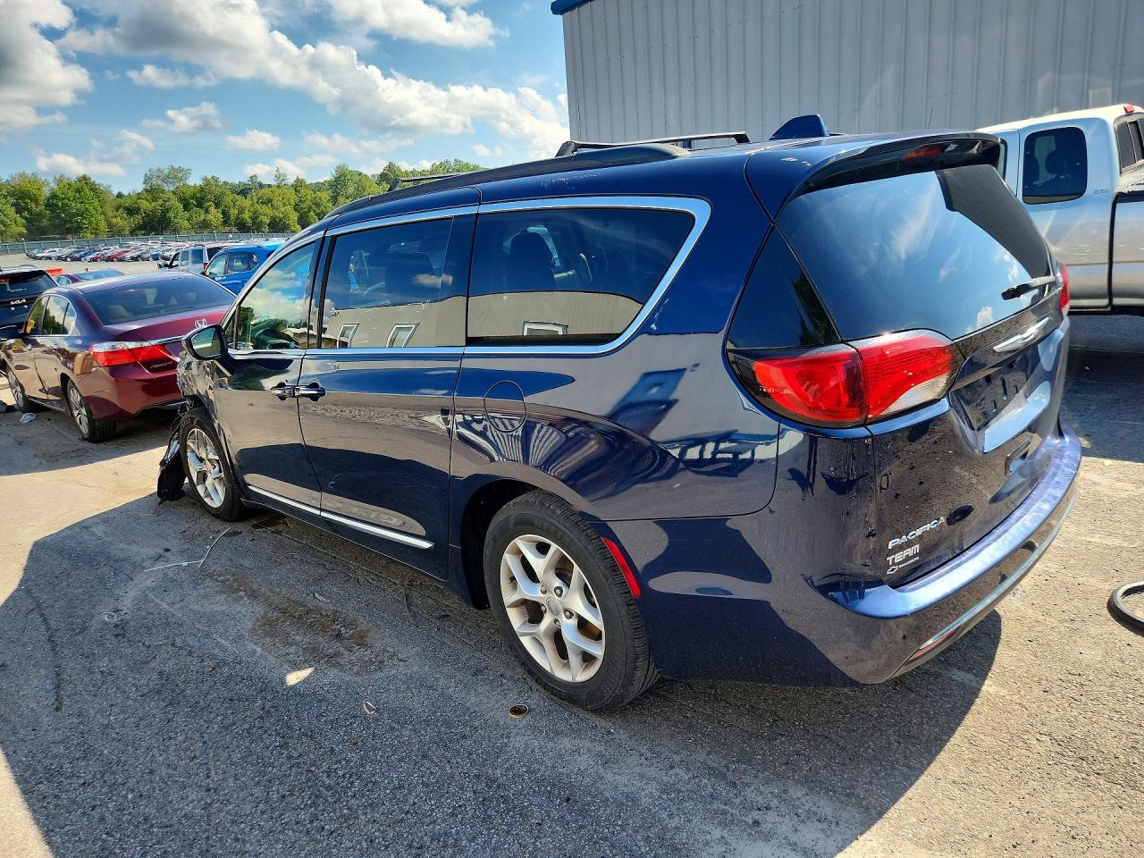 2017 CHRYSLER PACIFICA TOURING L — снимка 2