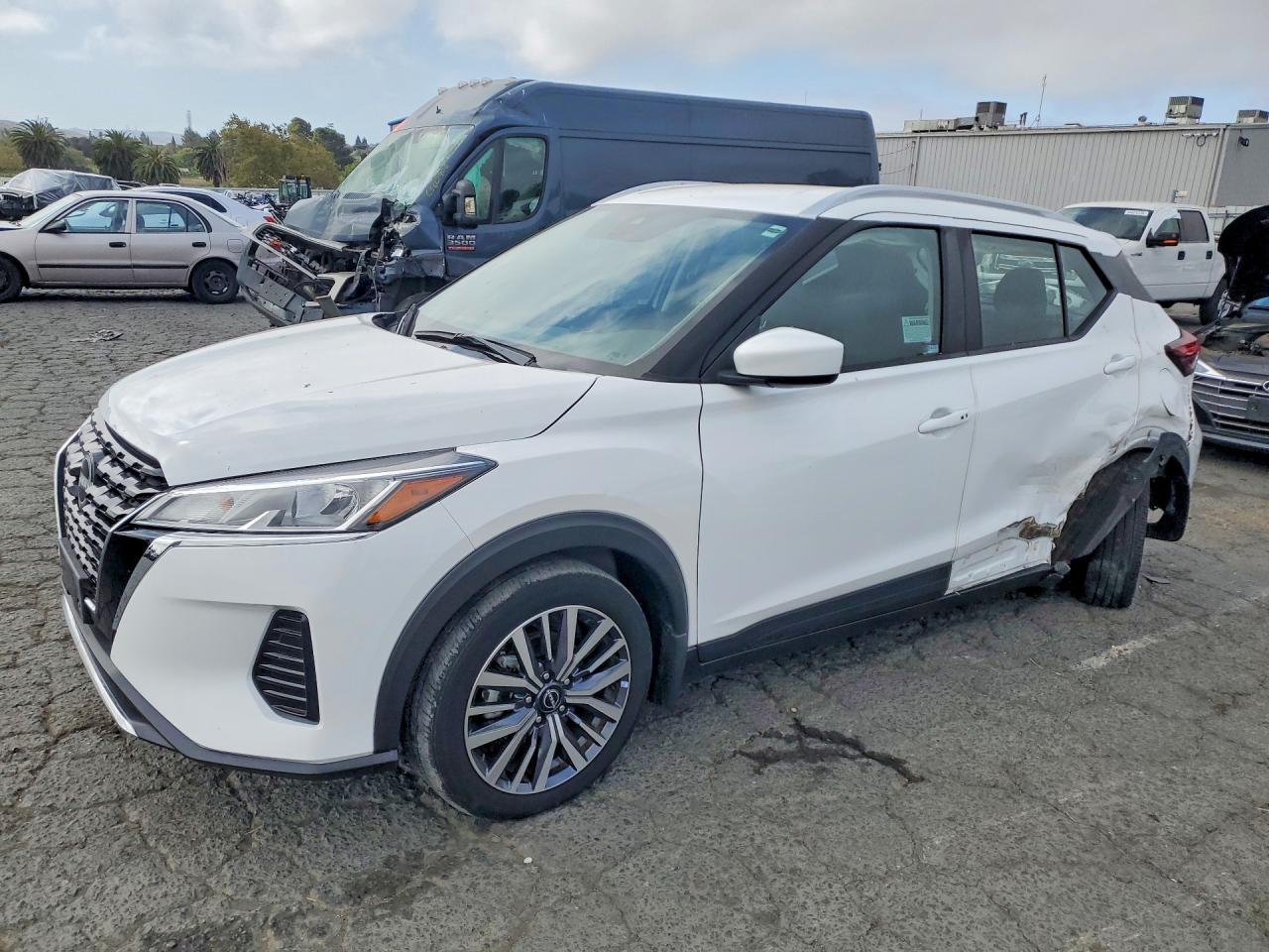 2023 NISSAN KICKS SV